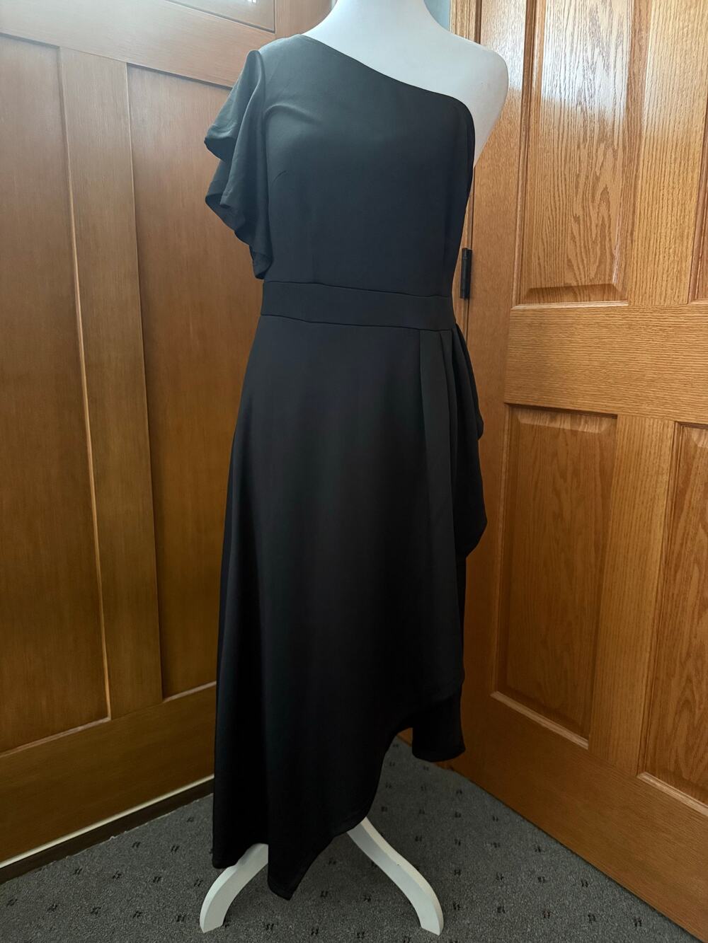 Dokotoo Size Medium Black One Shoulder Dress